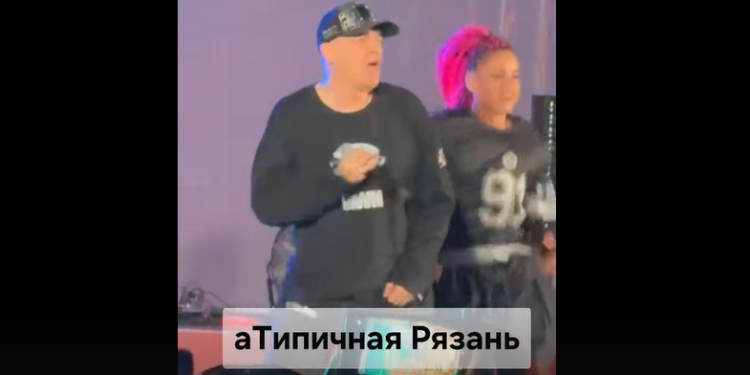 В Рязанском районе выступила группа "Кар-Мэн" В Рязанском районе выступила группа «Кар-Мэн»