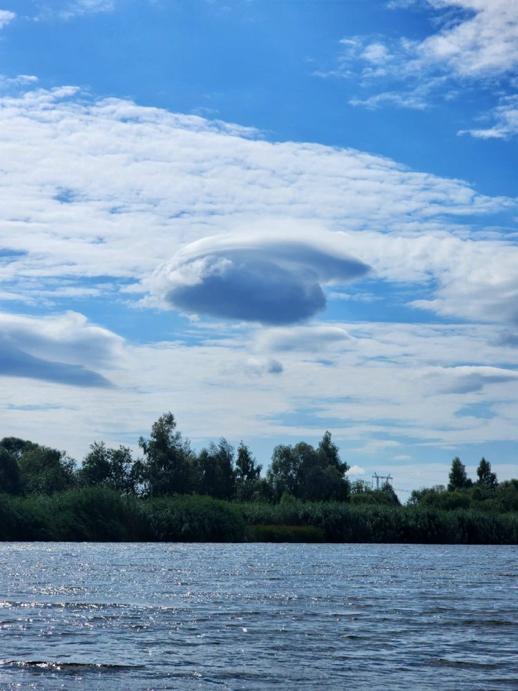 Над Рязанской областью запечатлели лентикулярное облако