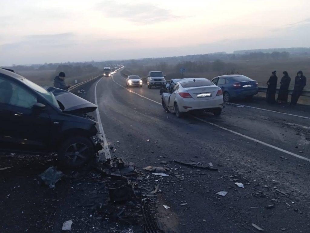При столкновении трех легковушек в Михайловском районе погибли два водителя