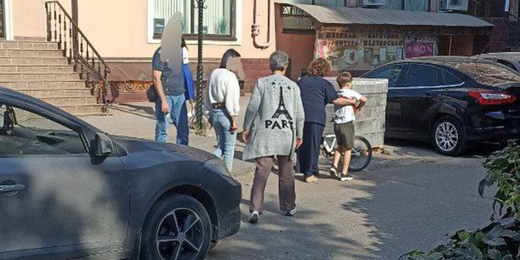 На улице Татарской ребенок попал под колеса автомобиля