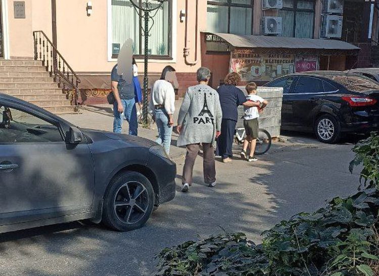 На улице Татарской ребенок попал под колеса автомобиля