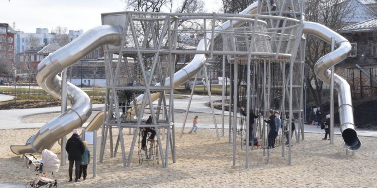 В рязанском Нижнем горпарке открылась новая детская площадка