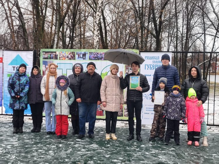 В рязанском поселке Мирный открыли спортивную площадку