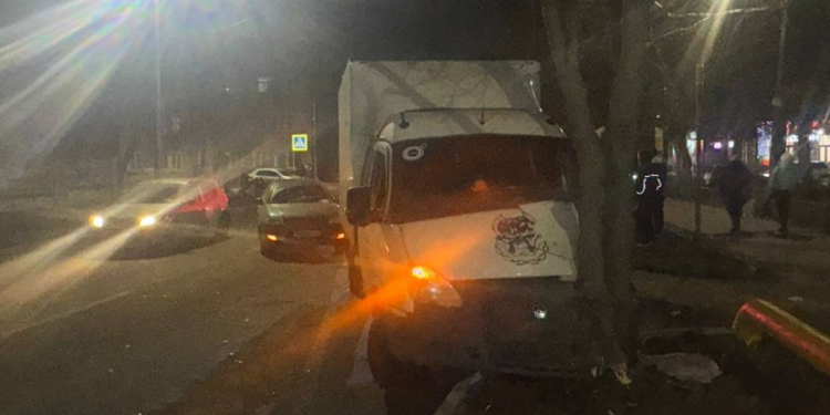 В ДТП на улице Энгельса пострадали три человека, в том числе два подростка В ДТП на улице Энгельса пострадали три человека, в том числе два подростка