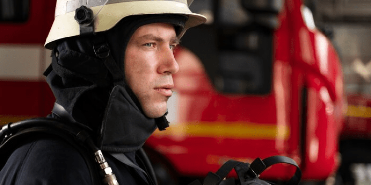 На пожаре в рязанской многоэтажке пострадал 64-летний мужчина