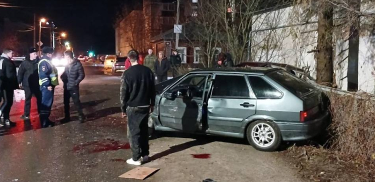 При опрокидывании легковушки в рязанском Шилове пострадали три человека