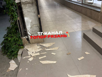 В центре Рязани вандалы разнесли фасад ТРЦ "Малина" В центре Рязани вандалы разнесли фасад ТРЦ «Малина»