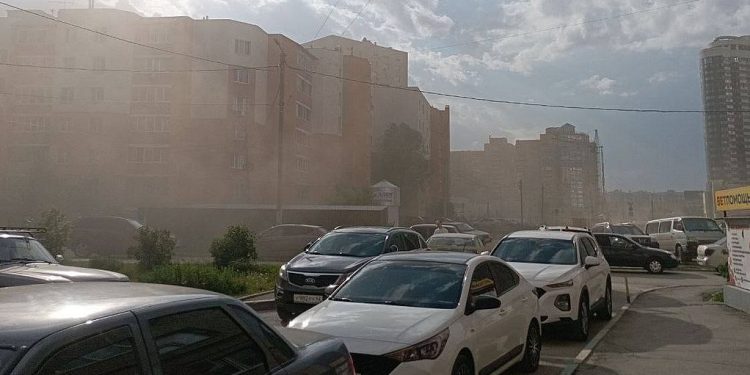 Рязанцы запечатлели «песчаную бурю» на улицах города