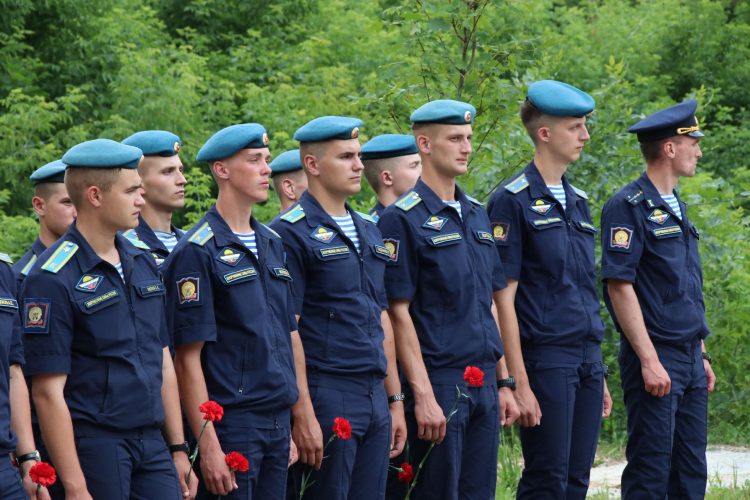 В рязанском Гвардейском парке прошел День ветеранов боевых действий