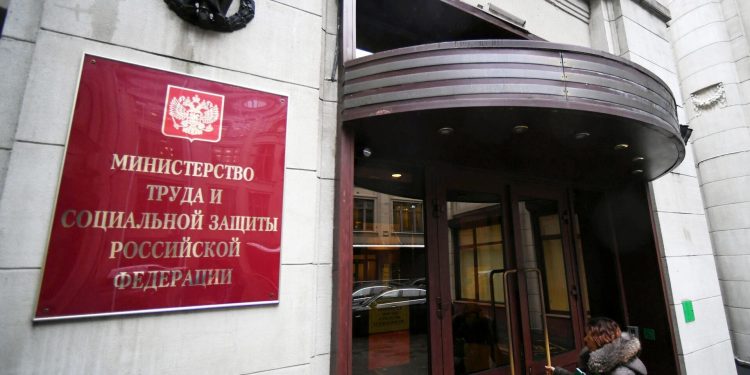 Минтруда отказался предоставлять многодетным семьям дополнительный выходной 8 июля