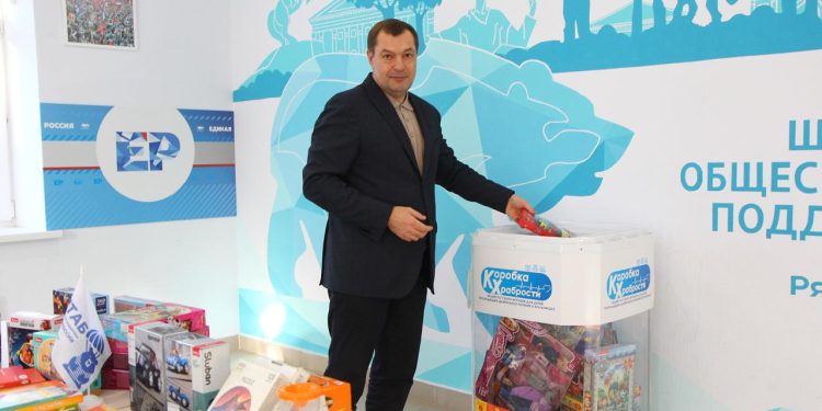 Мэр Рязани Артемов принял участие в благотворительной акции «Коробка храбрости»