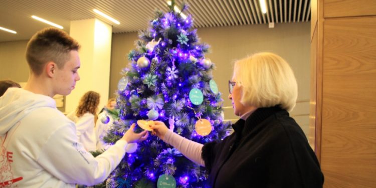 Председатель Рязанской гордумы Панфилова поучаствовала в акции «Елка желаний»