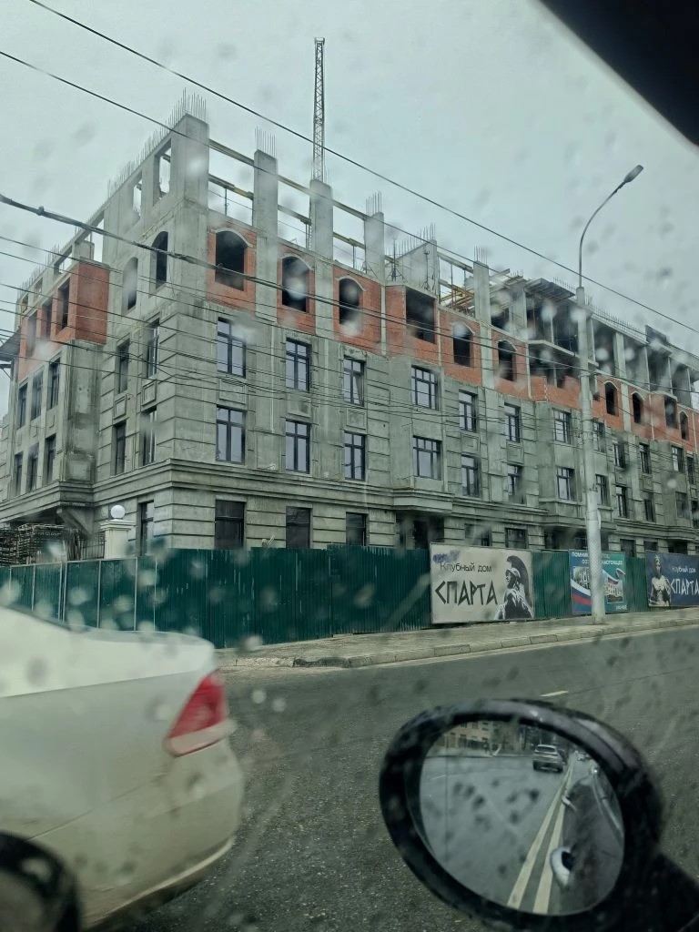 Застройщика заставят снести 2 этажа в построенном ЖК