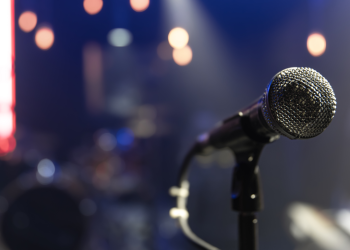 Солист группы "Руки Вверх!" Жуков считает, что в России не хватает военно-патриотических песен Солист группы «Руки Вверх!» Жуков считает, что в России не хватает военно-патриотических песен