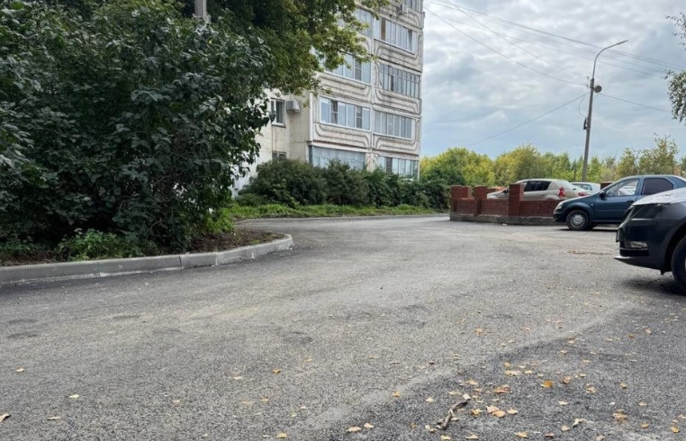 На улице Кирпичный завод прошла приемка работ по благоустройству придомовой территории