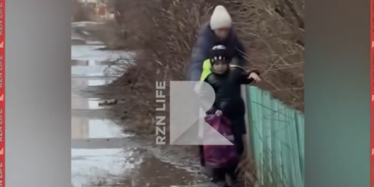 Рязанцы пожаловались на дорогу, ведущую к школе №73 в Кальном