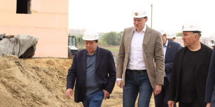 Малков и Макаров проверили ход развития рязанского микрорайона Мервино