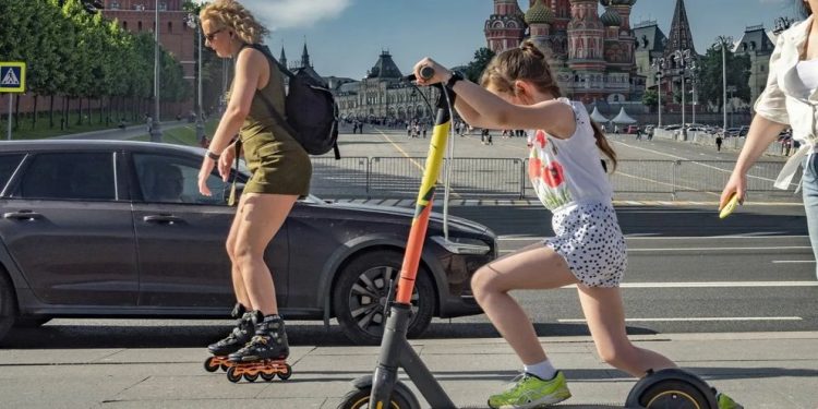 Кикшеринг впервые оштрафовал самокатчика