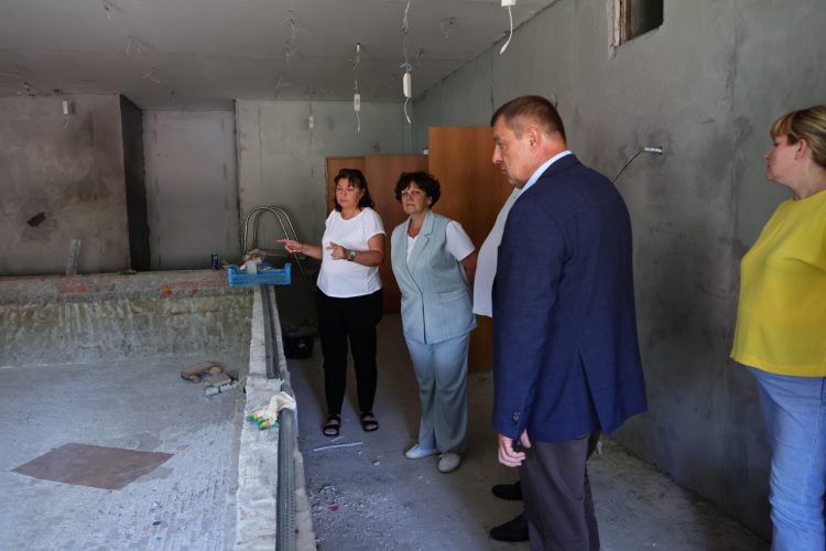 Красов и Артемов проконтролировали ход капремонта рязанского детского сада №20
