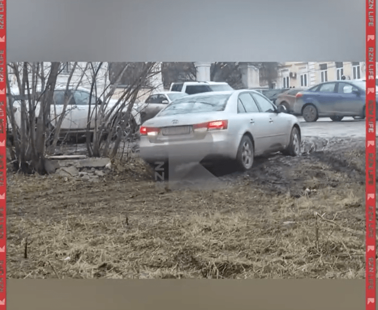 Около РГУ имени Есенина засняли "зимнего пахаря"