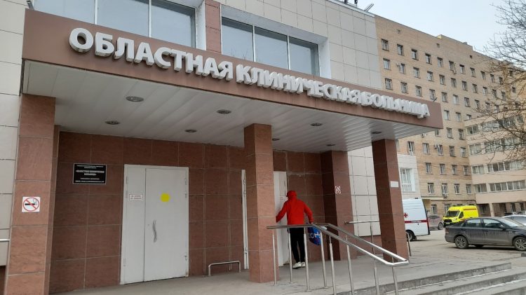 Врачи рязанской ОКБ спасли пациента с тяжелым ранением в грудь