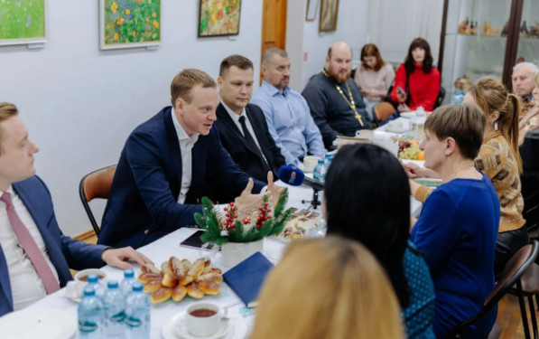 Губернатор Малков обсудил с жителями рязанской Солотчи развитие поселка