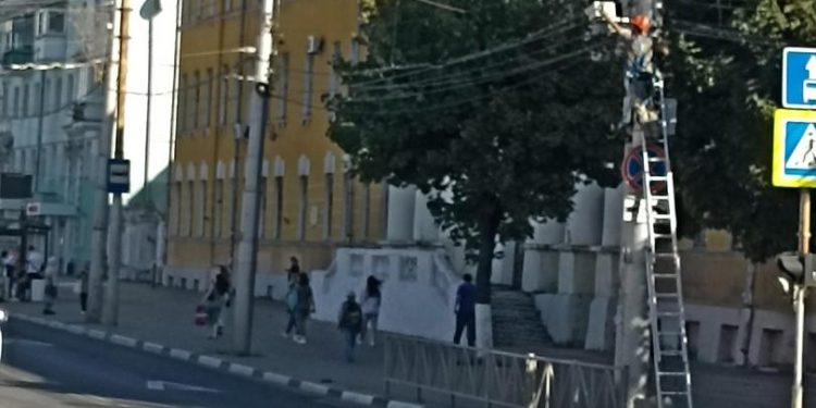 Рязанских водителей предупредили об установке камеры видеонаблюдения на остановке "Дом художника" Рязанских водителей предупредили об установке камеры видеонаблюдения на остановке «Дом художника»