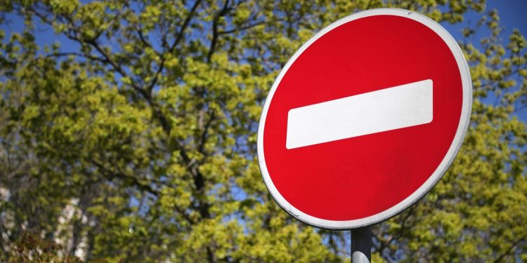 На улице Ленинского Комсомола перекрыли движение транспорта до 25 октября