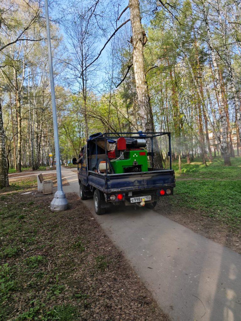 В Рязани обработали парки и скверы от клещей