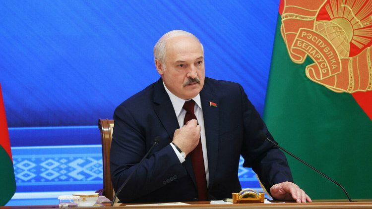 Лукашенко: "Граница заминирована как никогда"