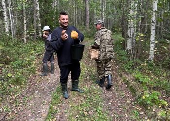 В рязанском лесу заметили солиста группы "Руки Вверх!" Сергея Жукова В рязанском лесу заметили солиста группы «Руки Вверх!» Сергея Жукова