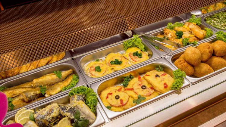 Гастроэнтеролог Вялов: полуфабрикаты могут вызвать рак кишечника