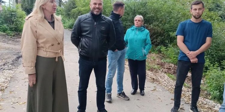 В рязанском поселке Никуличи прошла приемка отремонтированной дороги на улице Хлебной В рязанском поселке Никуличи прошла приемка отремонтированной дороги на улице Хлебной