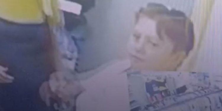 В рязанском магазине женщина пнула лежащего на полу двухлетнего ребенка