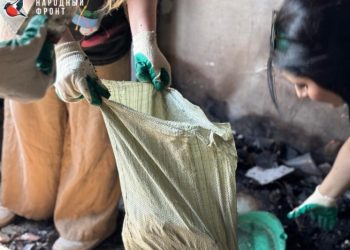 Активисты разбирают завалы в рязанских домах после атаки БПЛА