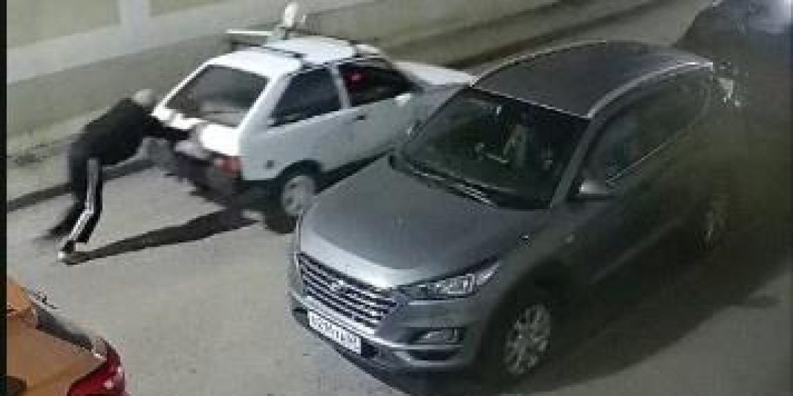 В Рязани двое мужчин угнали из двора жилого дома легковой автомобиль