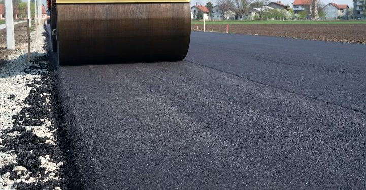 В Рязанской области молодой человек угнал с улицы асфальтоукладчик В Рязанской области молодой человек угнал с улицы асфальтоукладчик