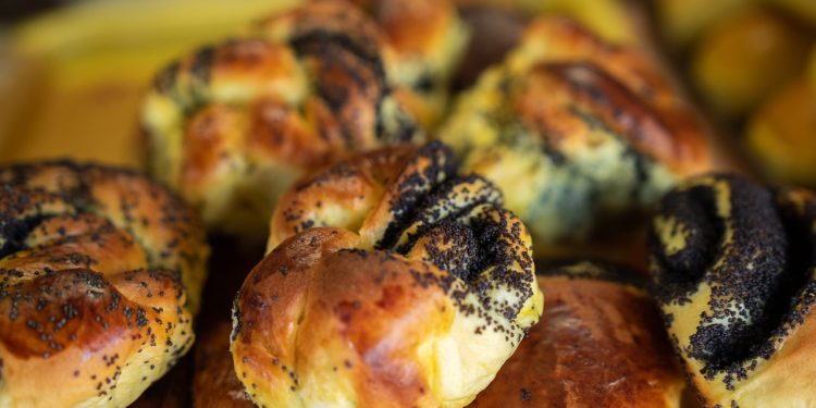 На площади у рязанского МКЦ открылась ярмарка, приуроченная к Дню хлеба