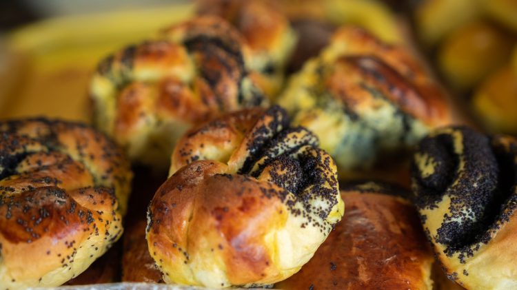 На площади у рязанского МКЦ открылась ярмарка, приуроченная к Дню хлеба