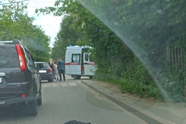 На улице Соколовской в Рязани автомобиль совершил наезд на пешехода