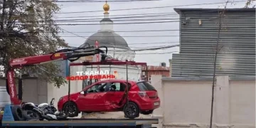 Мотоцикл врезался в машину в центре Рязани