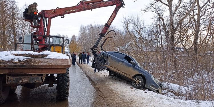 В рязанском Чучкове опрокинулась легковушка