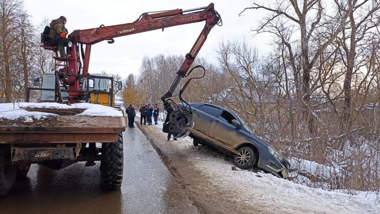 В рязанском Чучкове опрокинулась легковушка