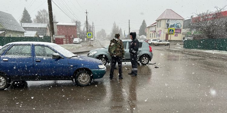 В рязанском Сасове столкнулись две легковушки