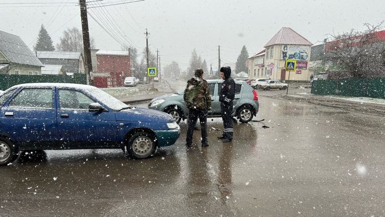 В рязанском Сасове столкнулись две легковушки