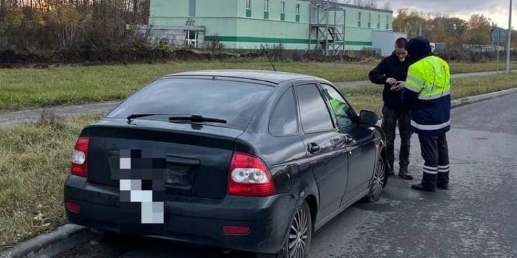 Под Рязанью 22-летний водитель на Lada Priora улетел в кювет и врезался в столб