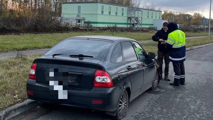 Под Рязанью 22-летний водитель на Lada Priora улетел в кювет и врезался в столб