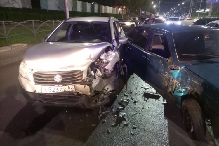 После массового ДТП на Московском шоссе в Рязани госпитализировали девушку