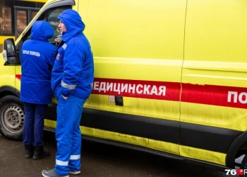 Взрыв авто в Петербурге убил высокопоставленного военного и лишил ног его жену