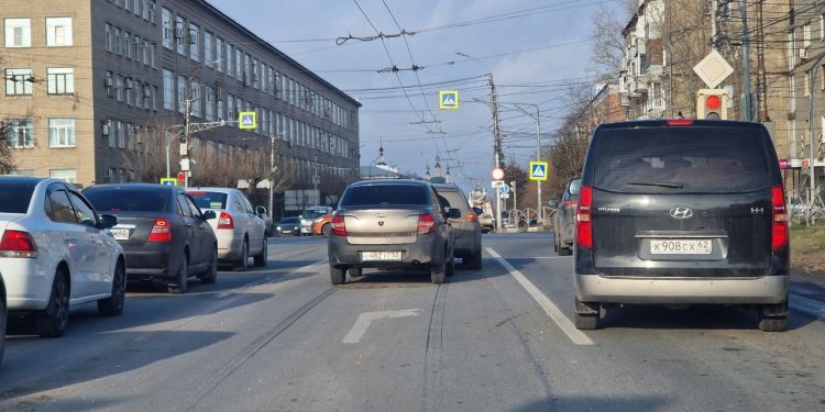 На Куйбышевском шоссе образовалась пробка из-за аварии 18 ноября